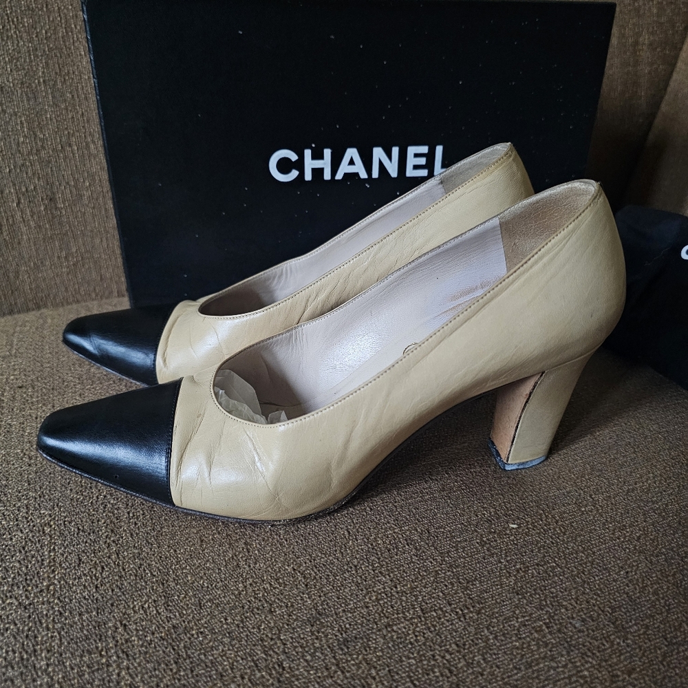 CHANEL Cream and Black Heels Classic Two-Tone Design Size 37